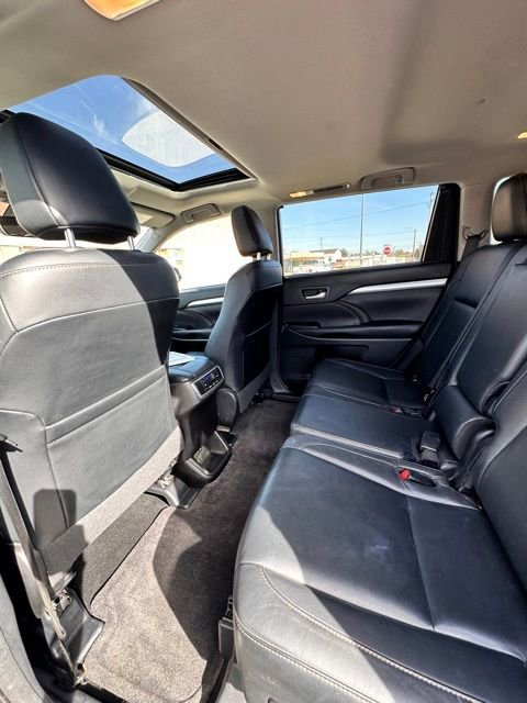 Used 2017 Toyota Highlander XLE image 27