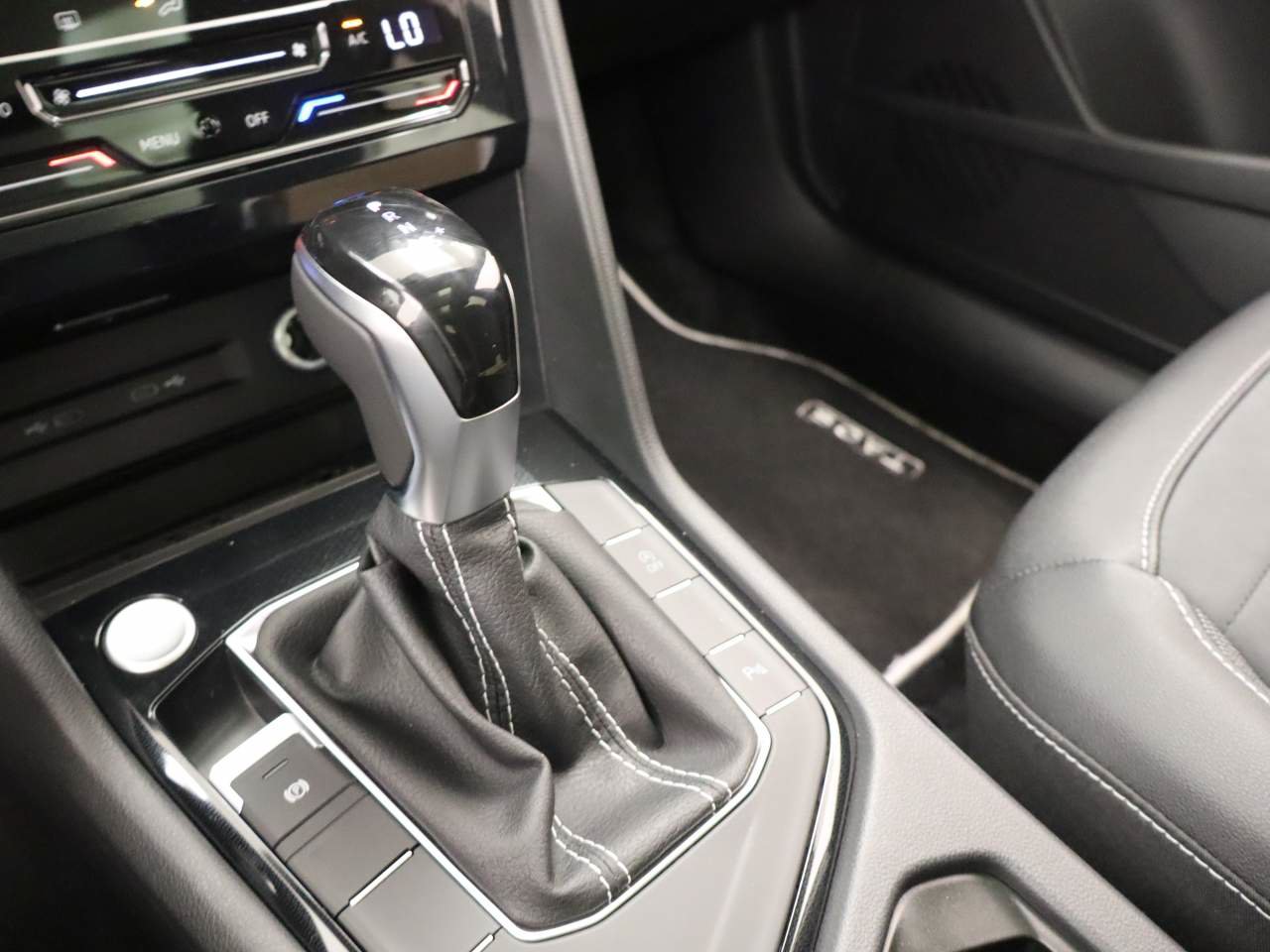 New 2026 Volkswagen Taos SE FWD image 8