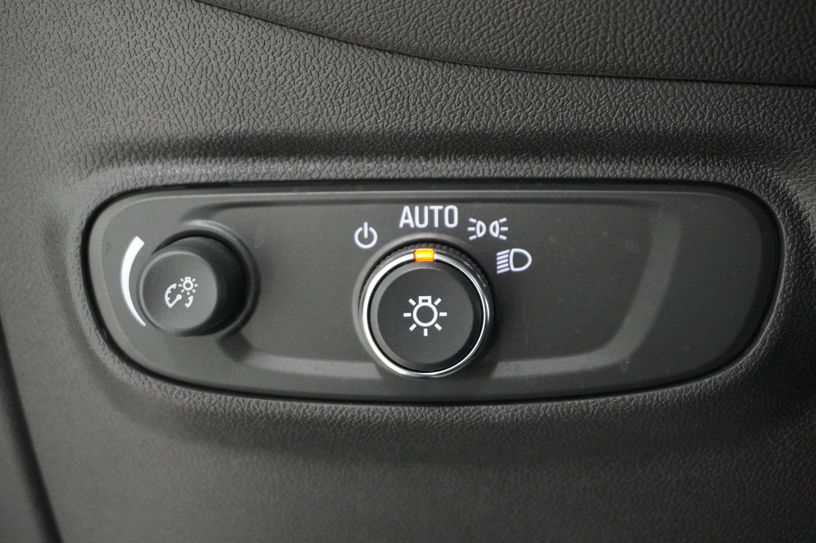 Used 2023 Chevrolet Equinox LS w/ LS Convenience Package image 18