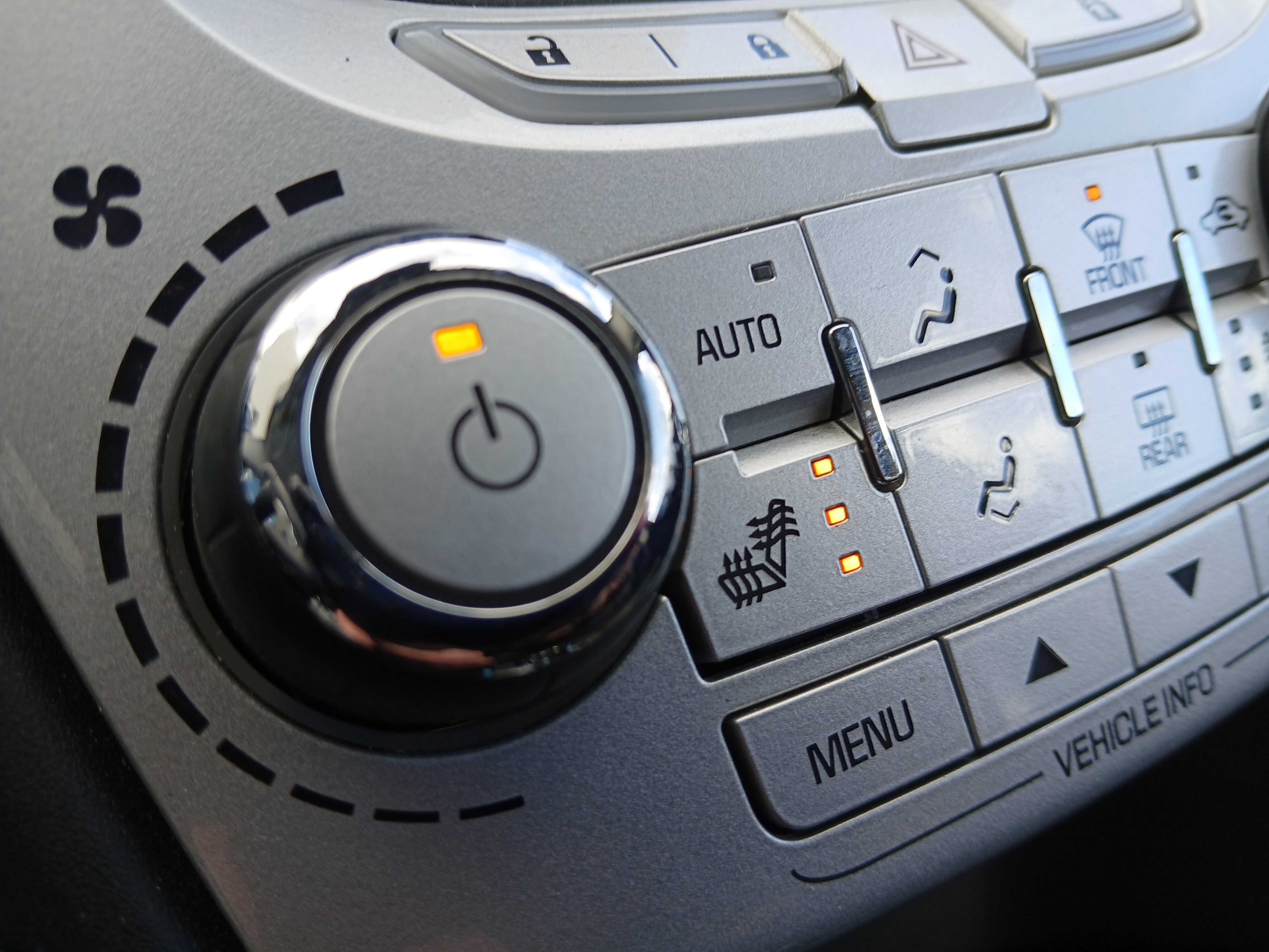 Used 2012 Chevrolet Equinox LTZ image 12