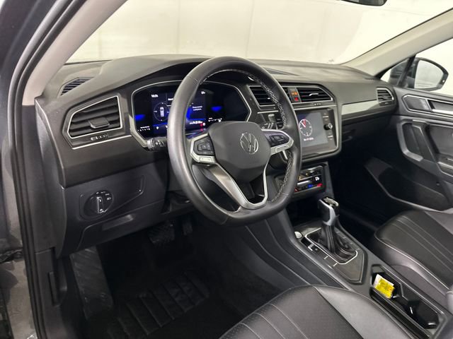 Used 2024 Volkswagen Tiguan SE image 13