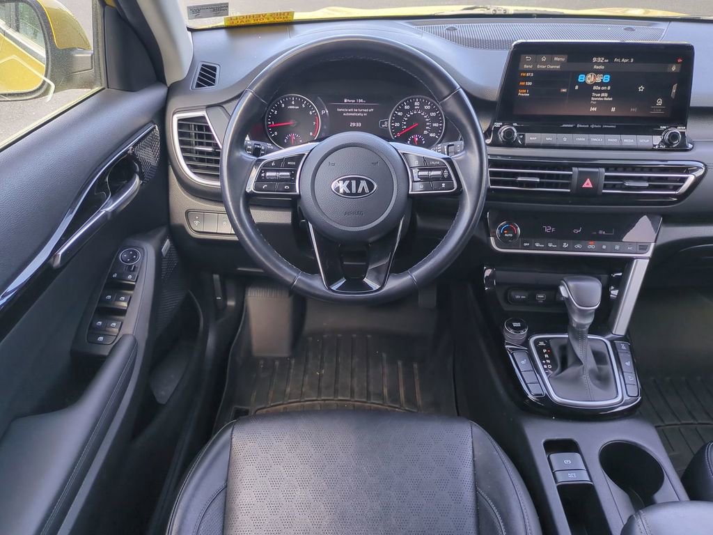 Used 2021 Kia Seltos SX w/ SX Sunroof Package AWD/4WD image 16
