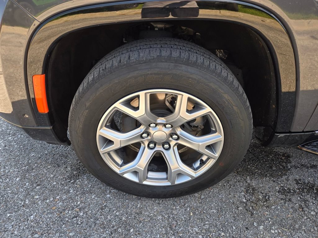 Used 2022 Jeep Wagoneer Series I w/ Premium Group I AWD/4WD image 10