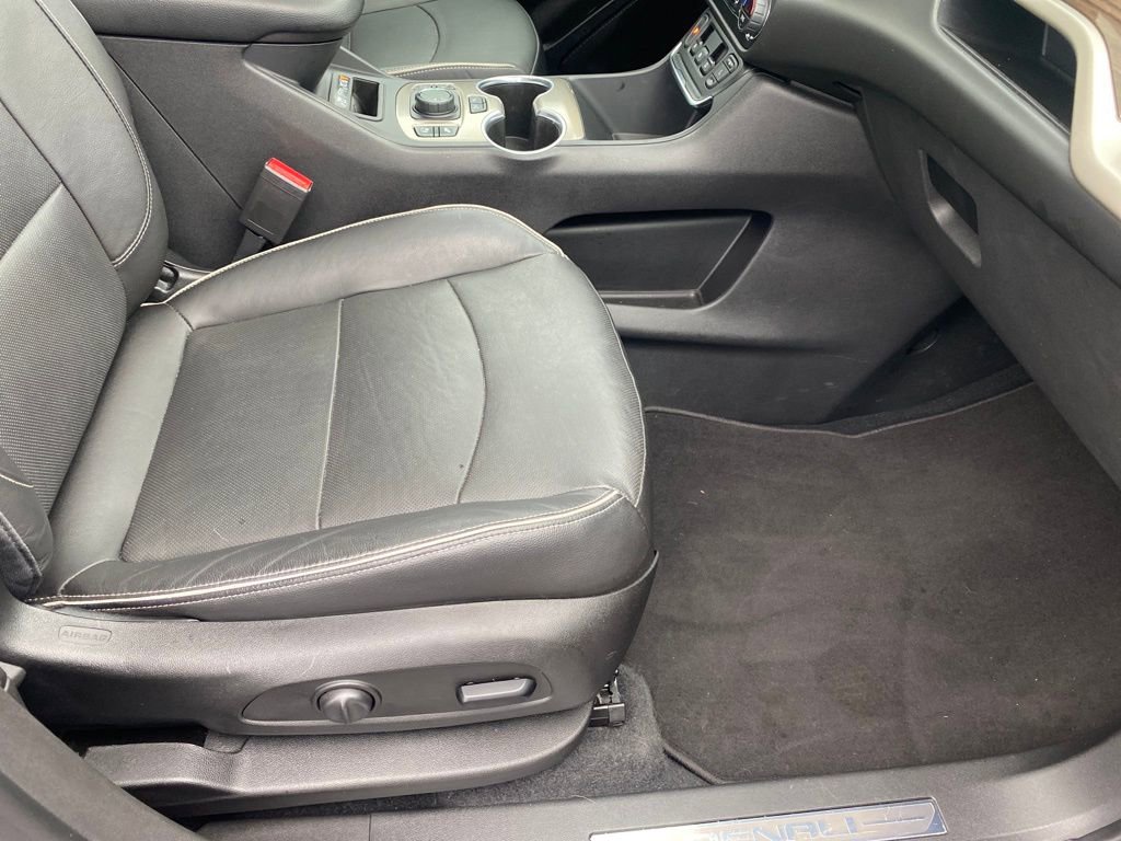 Used 2020 GMC Terrain Denali w/ Denali Premium Package AWD/4WD image 25