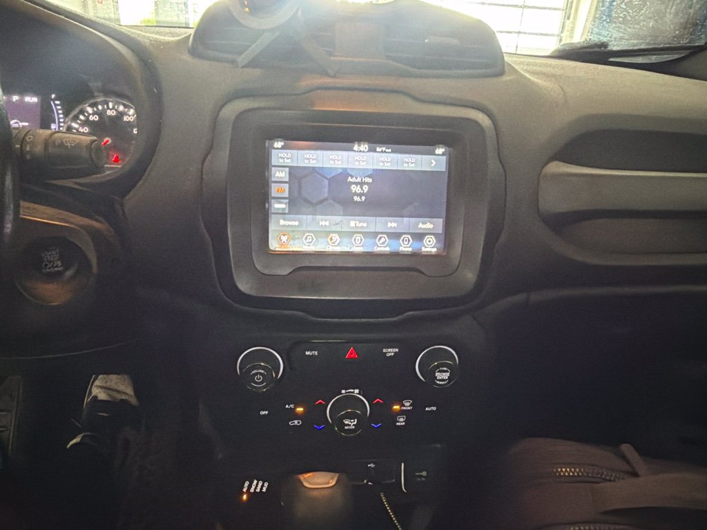 Used 2018 Jeep Renegade Latitude w/ Cold Weather Group AWD/4WD image 9
