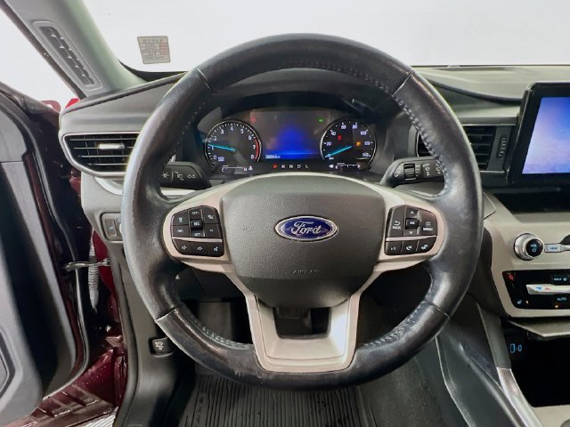 Used 2022 Ford Explorer XLT w/ Equipment Group 202A AWD/4WD image 12