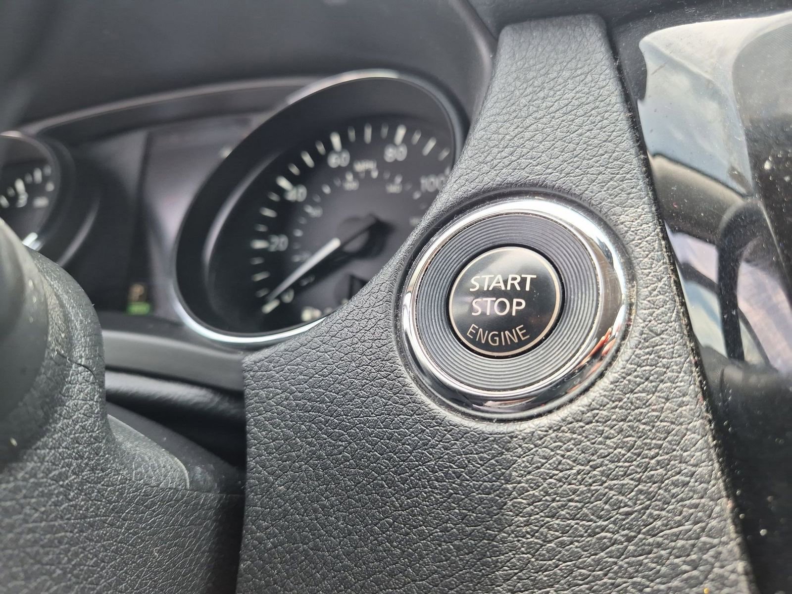 Used 2020 Nissan Rogue SV FWD image 16