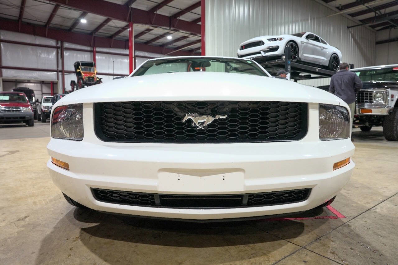 Used 2005 Ford Mustang Premium image 13