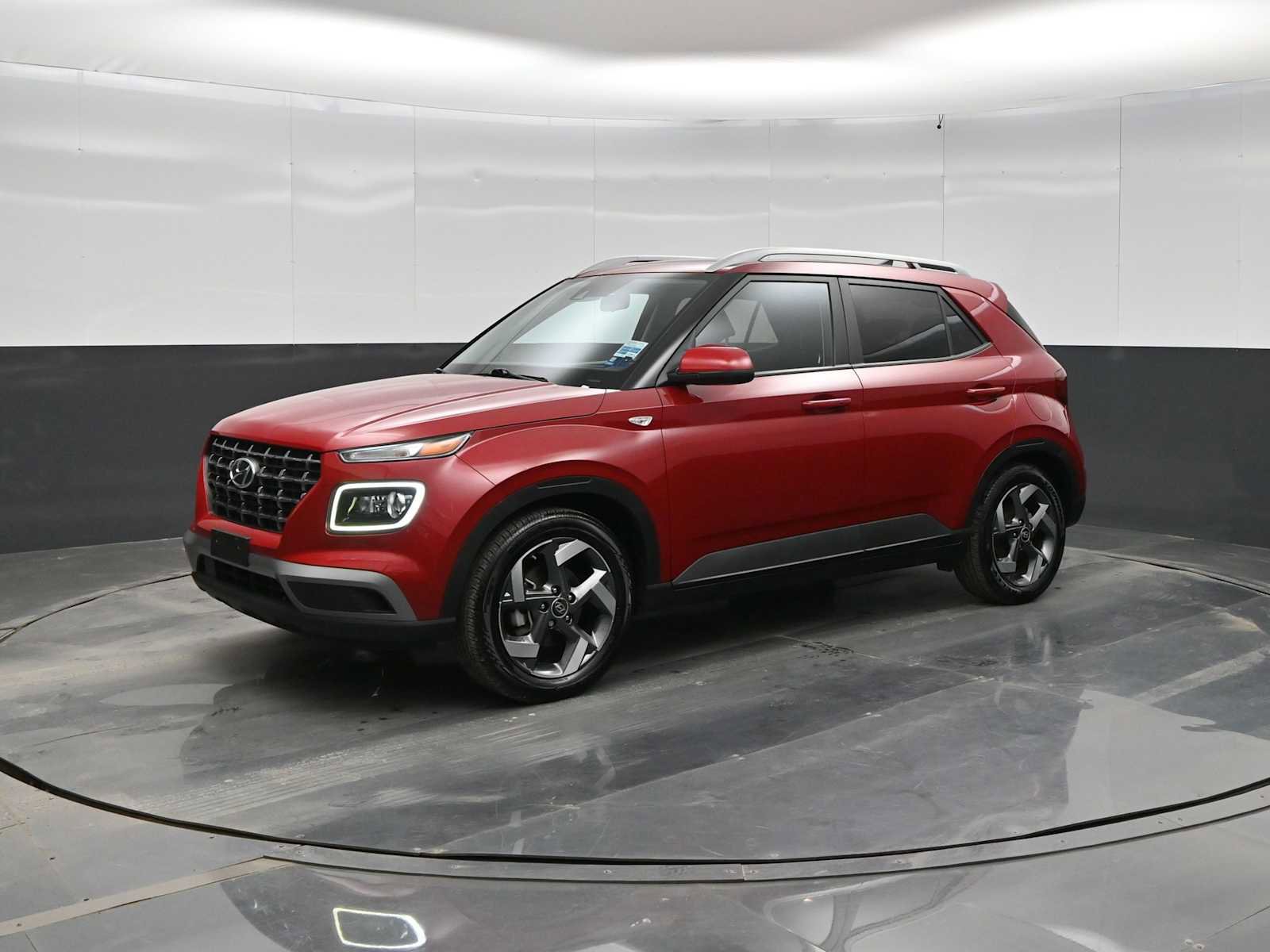 Used 2022 Hyundai Venue Limited FWD image 3
