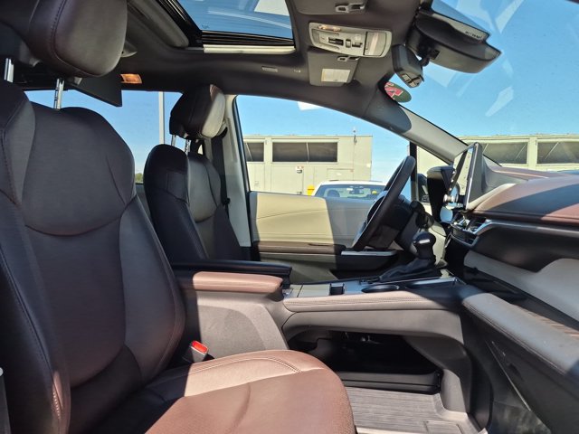Used 2024 Toyota Sienna Platinum AWD/4WD image 23
