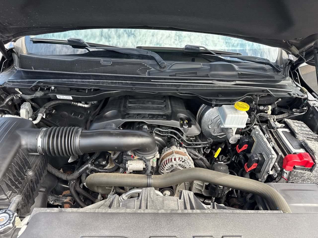 Used 2019 RAM 1500 Laramie AWD/4WD image 11