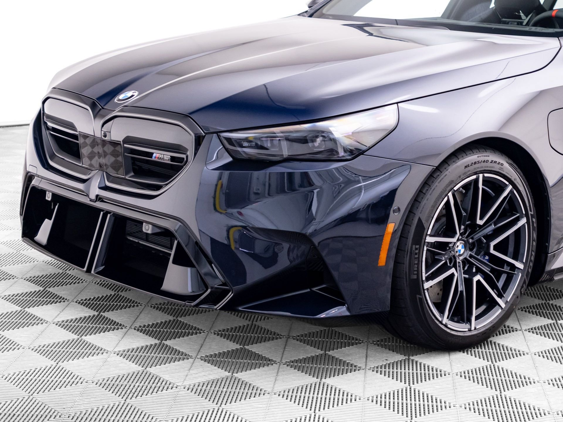 New 2027 BMW M5 w/ Carbon Package AWD/4WD image 43