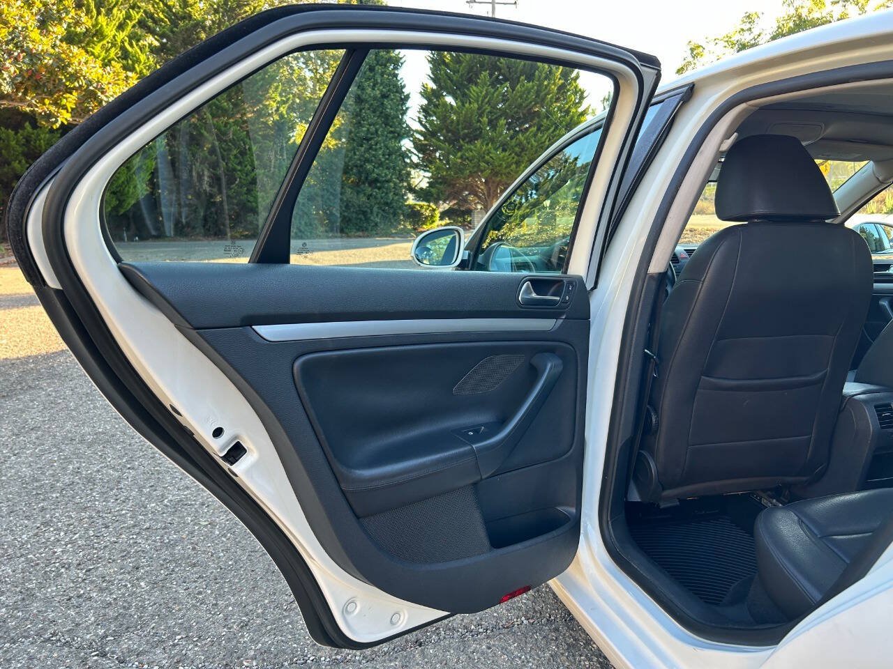 Used 2010 Volkswagen Jetta Limited Edition FWD image 27