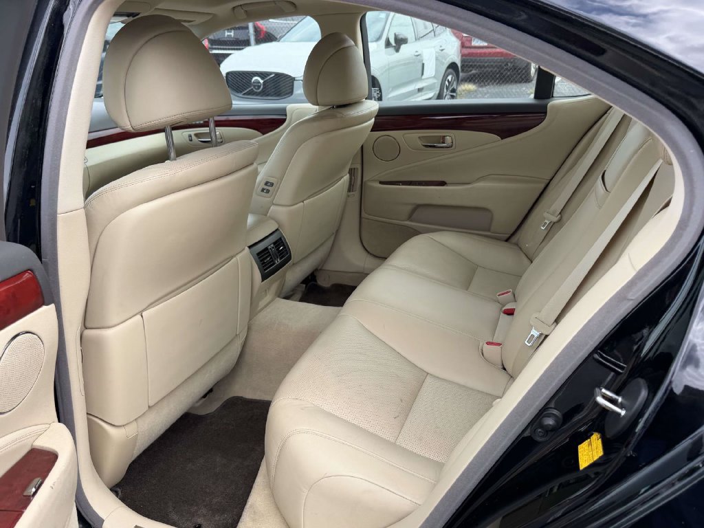 Used 2011 Lexus LS 460 AWD w/ Comfort Pkg image 6