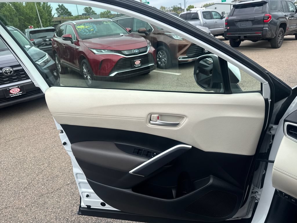 Used 2023 Toyota Corolla Cross XLE w/ Convenience Package AWD/4WD image 35