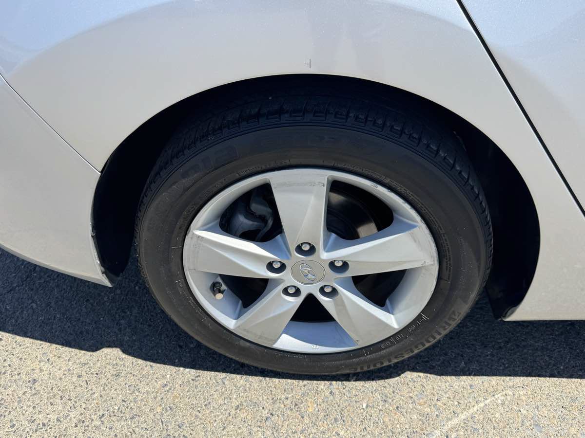 Used 2013 Hyundai Elantra GLS w/ Preferred Pkg FWD image 35
