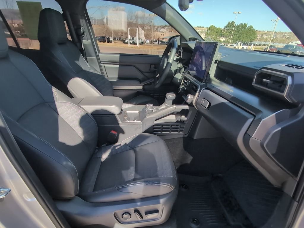Used 2025 Toyota 4Runner TRD Off-Road Premium AWD/4WD image 31