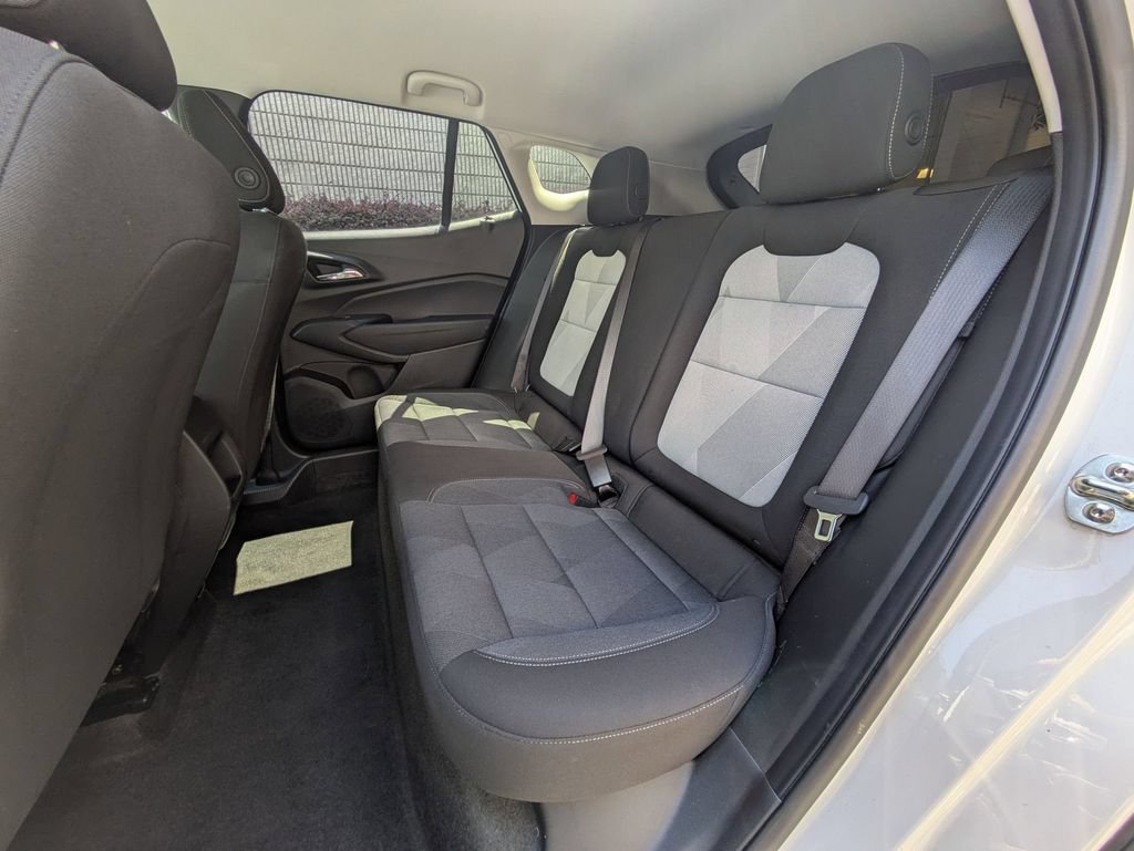 Used 2025 Chevrolet Trax LS FWD image 28