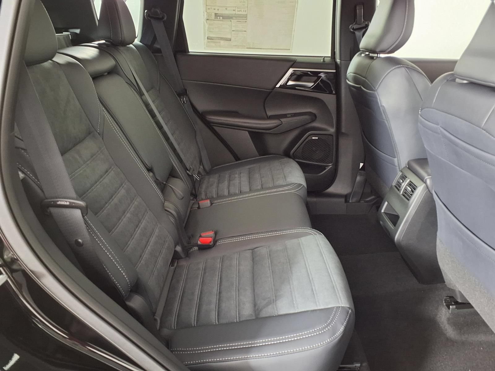 New 2026 Mitsubishi Outlander SE FWD image 11