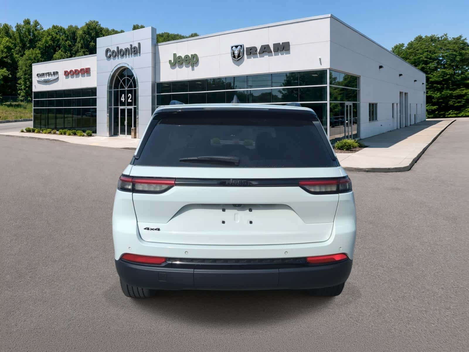 Used 2023 Jeep Grand Cherokee Altitude AWD/4WD image 5