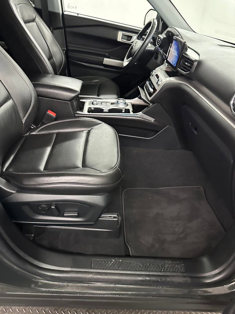 Used 2022 Ford Explorer XLT w/ Equipment Group 202A image 45