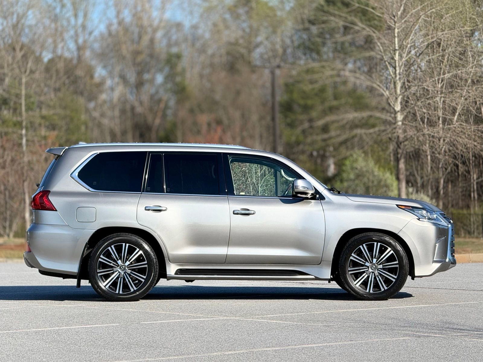 Used 2018 Lexus LX 570 4WD w/ Luxury Package image 11