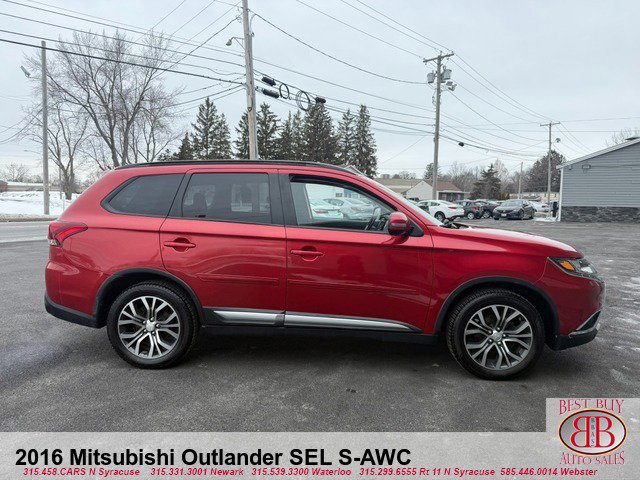 Used 2016 Mitsubishi Outlander SEL image 2