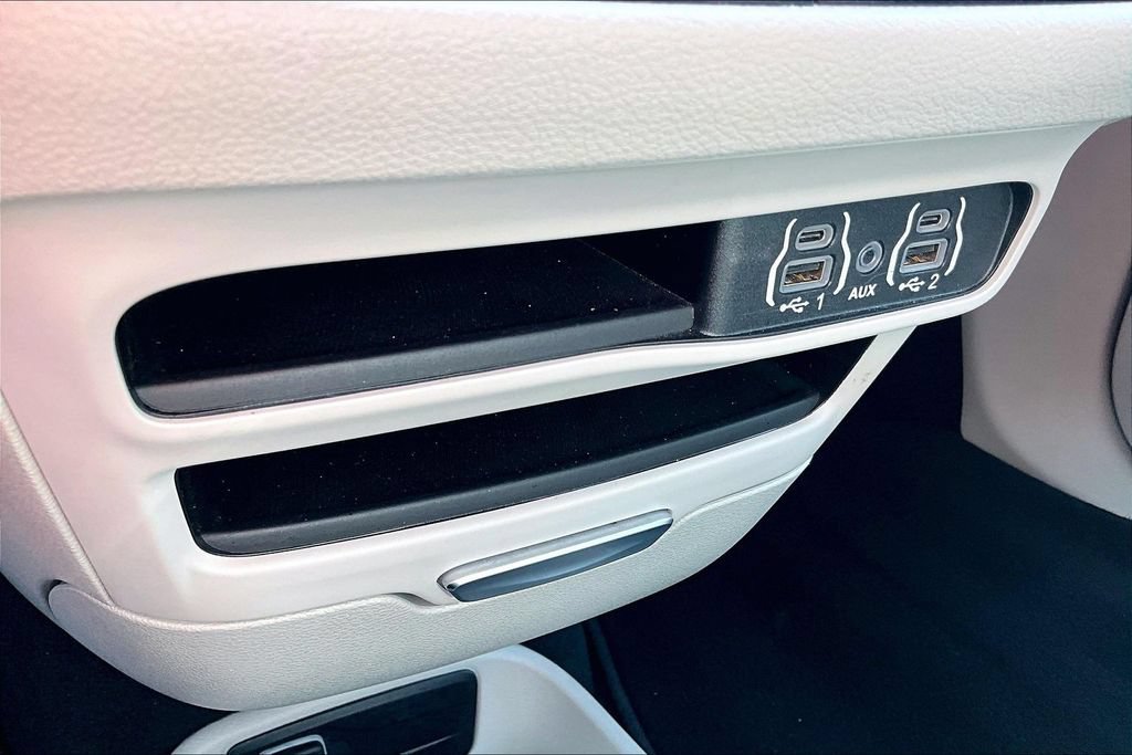 Used 2024 Chrysler Pacifica Touring-L FWD image 30