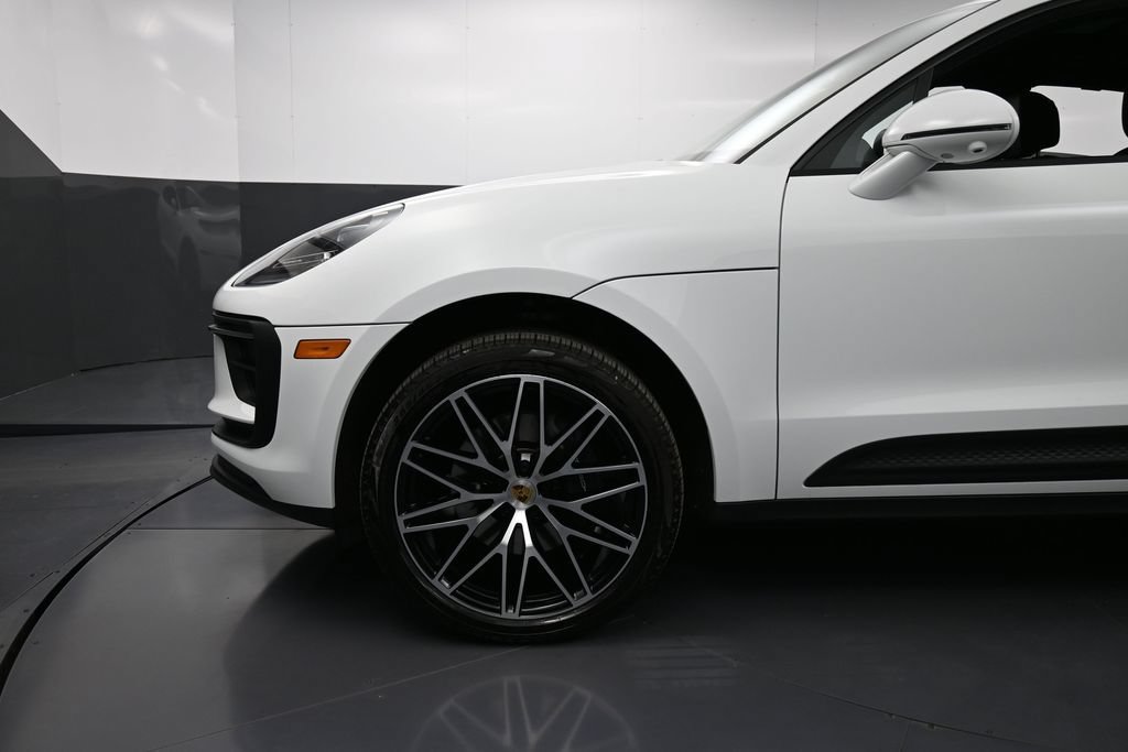 Certified 2026 Porsche Macan AWD/4WD image 12