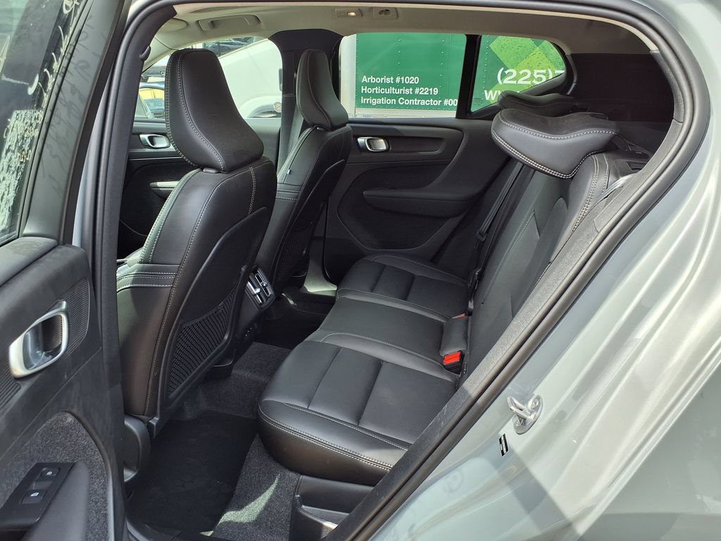 Used 2025 Volvo XC40 B5 Plus AWD/4WD image 12