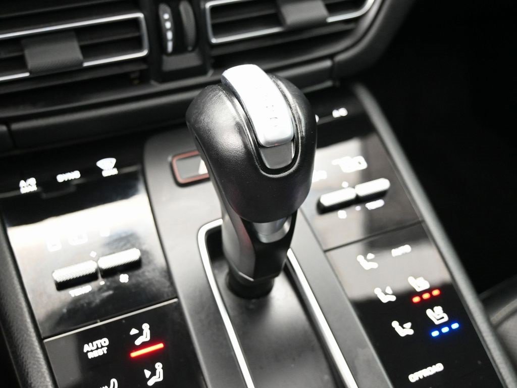 Used 2023 Porsche Macan Turbo image 27