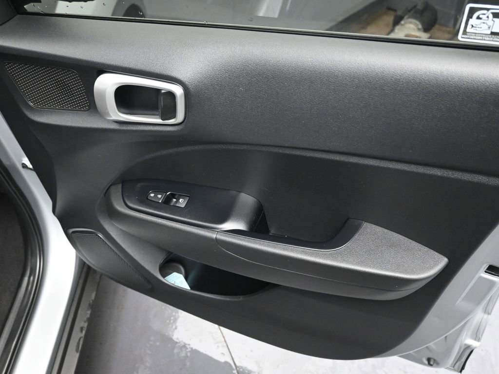 Used 2020 Hyundai Venue SEL image 27