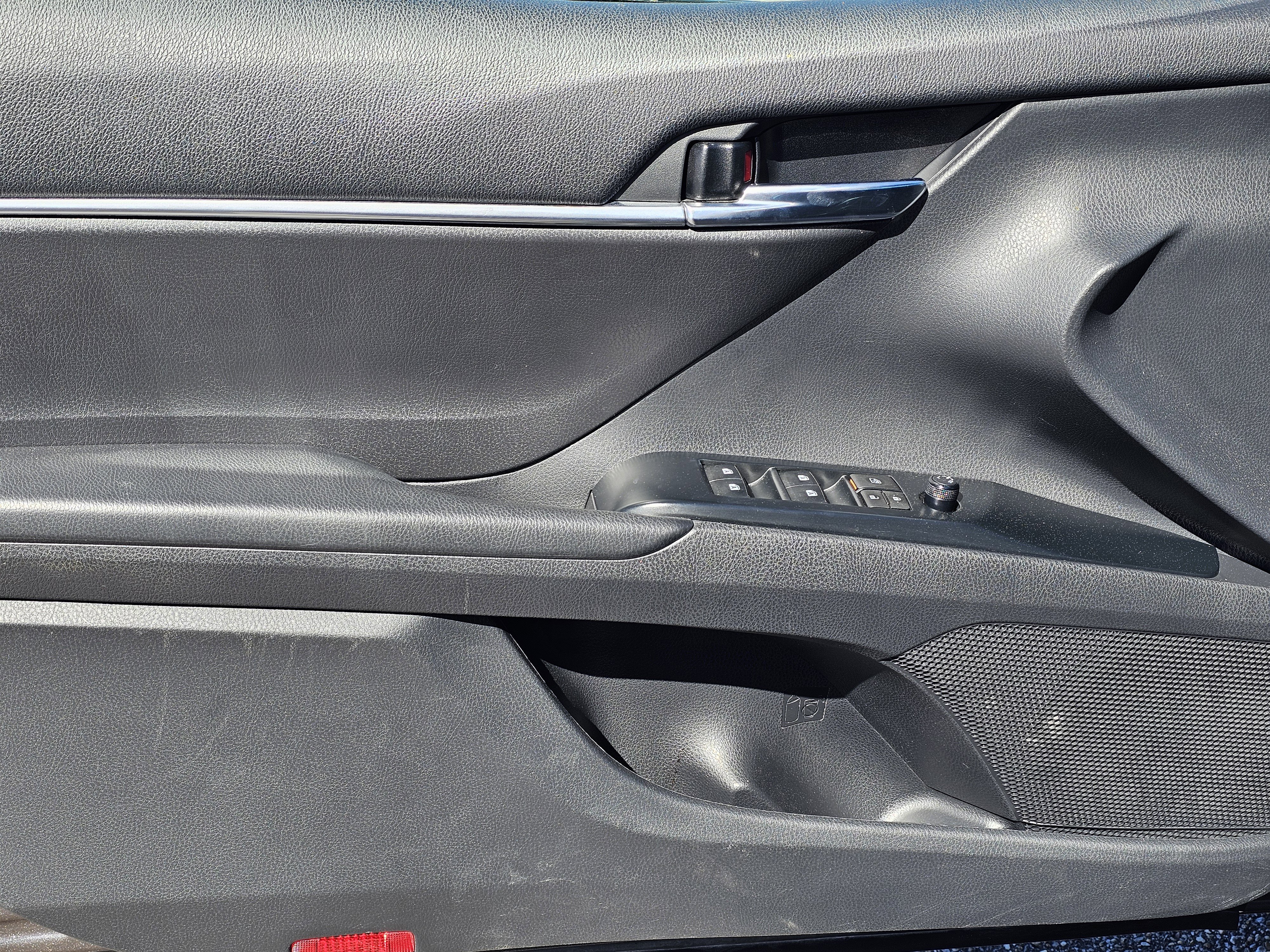 Used 2020 Toyota Camry SE image 14