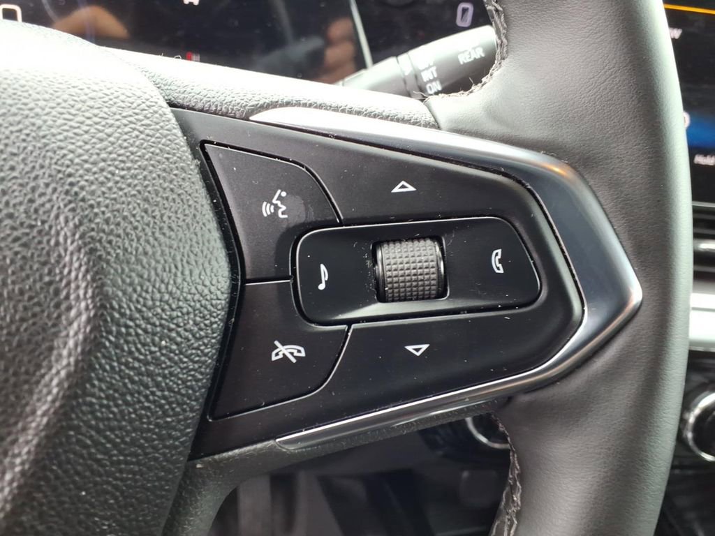 Used 2025 Chevrolet Trax LT w/ Driver Confidence Package FWD image 19