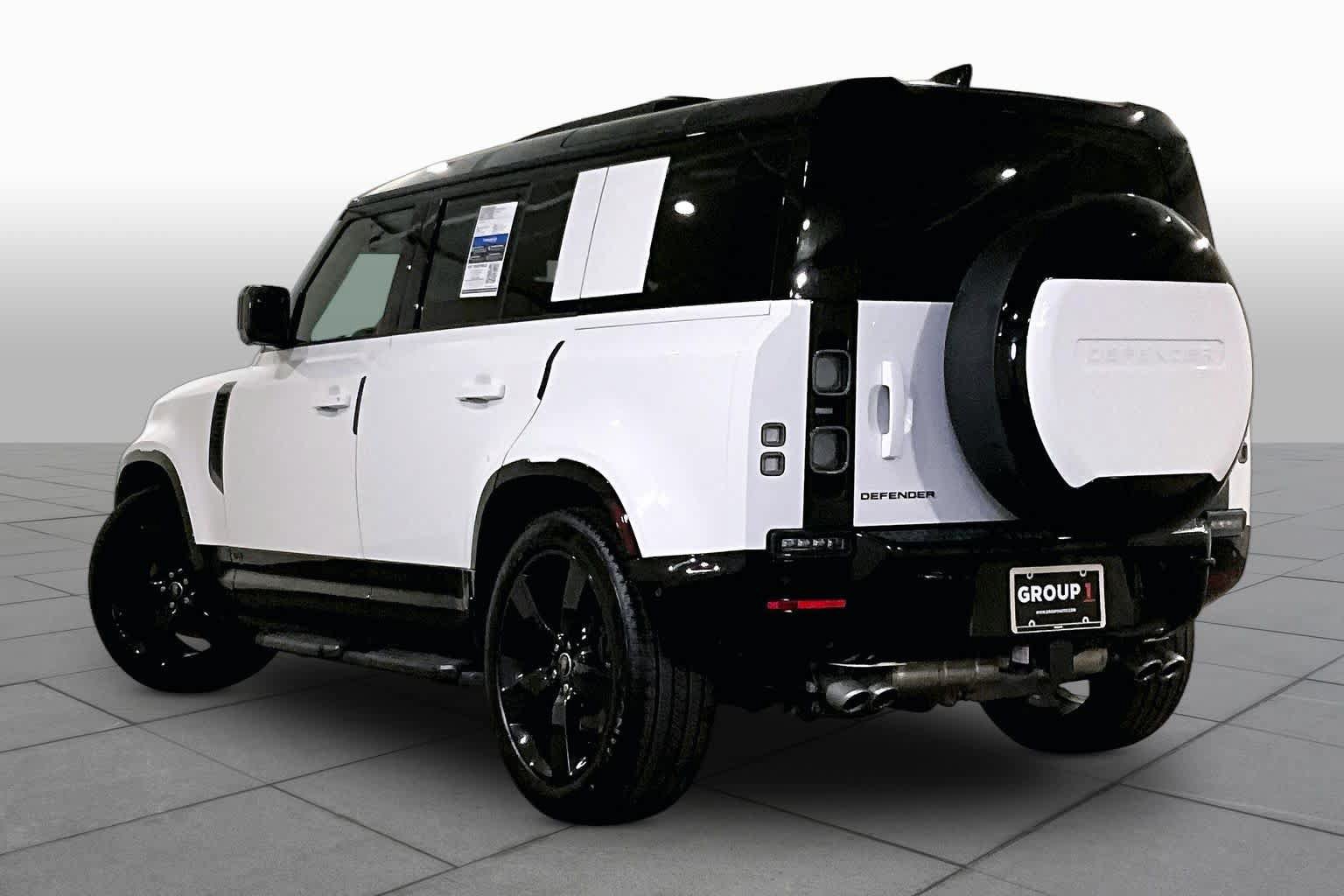 Used 2025 Land Rover Defender 110 V8 AWD/4WD image 11