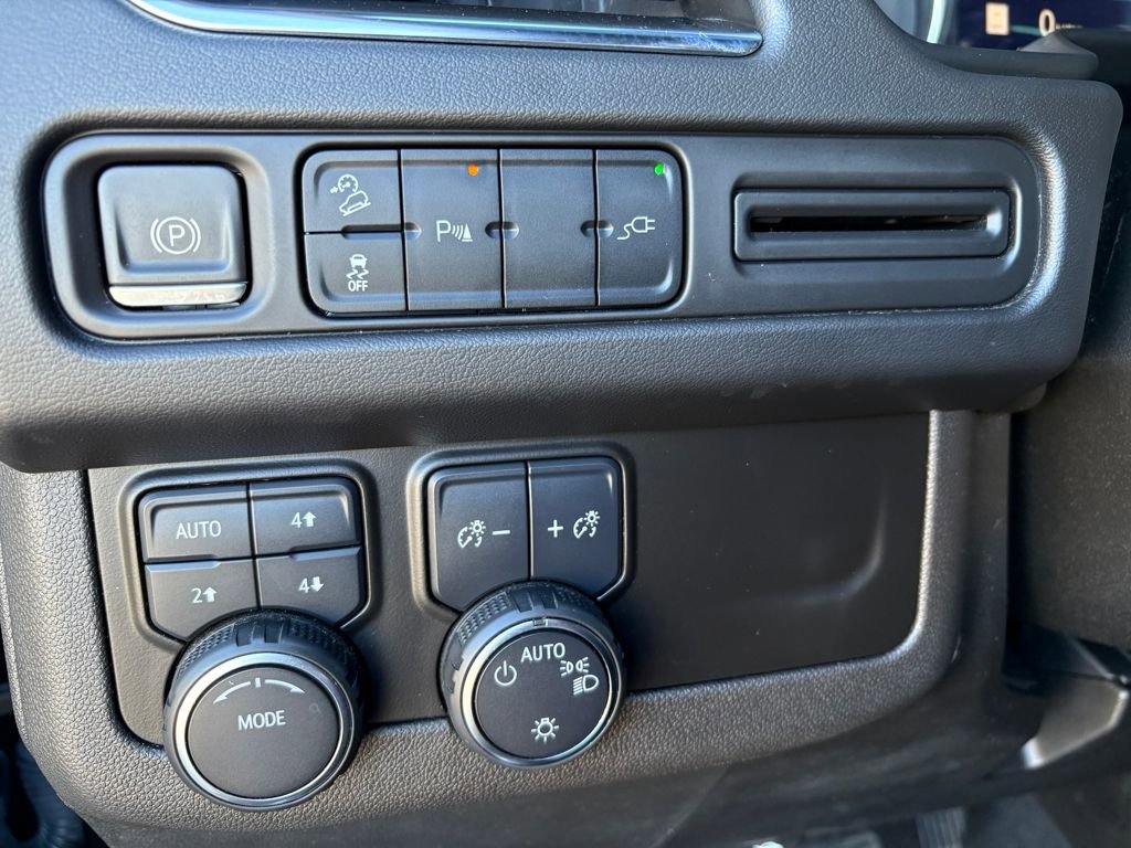 Used 2021 Chevrolet Tahoe Z71 w/ Rear Media and Nav Package image 22