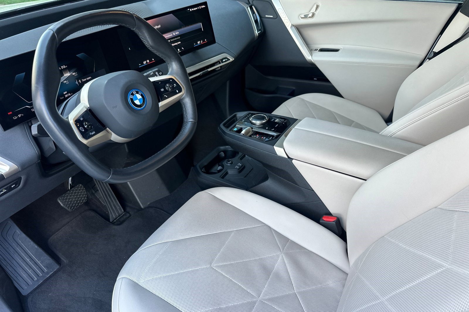 Certified 2024 BMW iX xDrive50 w/ Convenience Package image 11