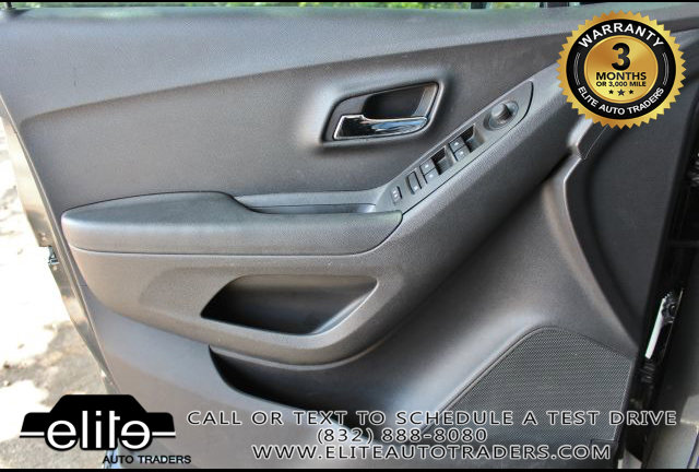 Used 2020 Chevrolet Trax LS image 24