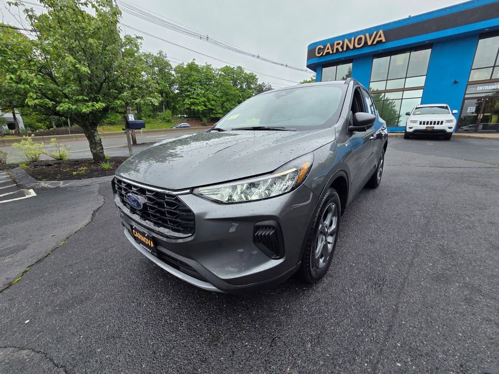 Used 2025 Ford Escape ST-Line AWD/4WD image 1