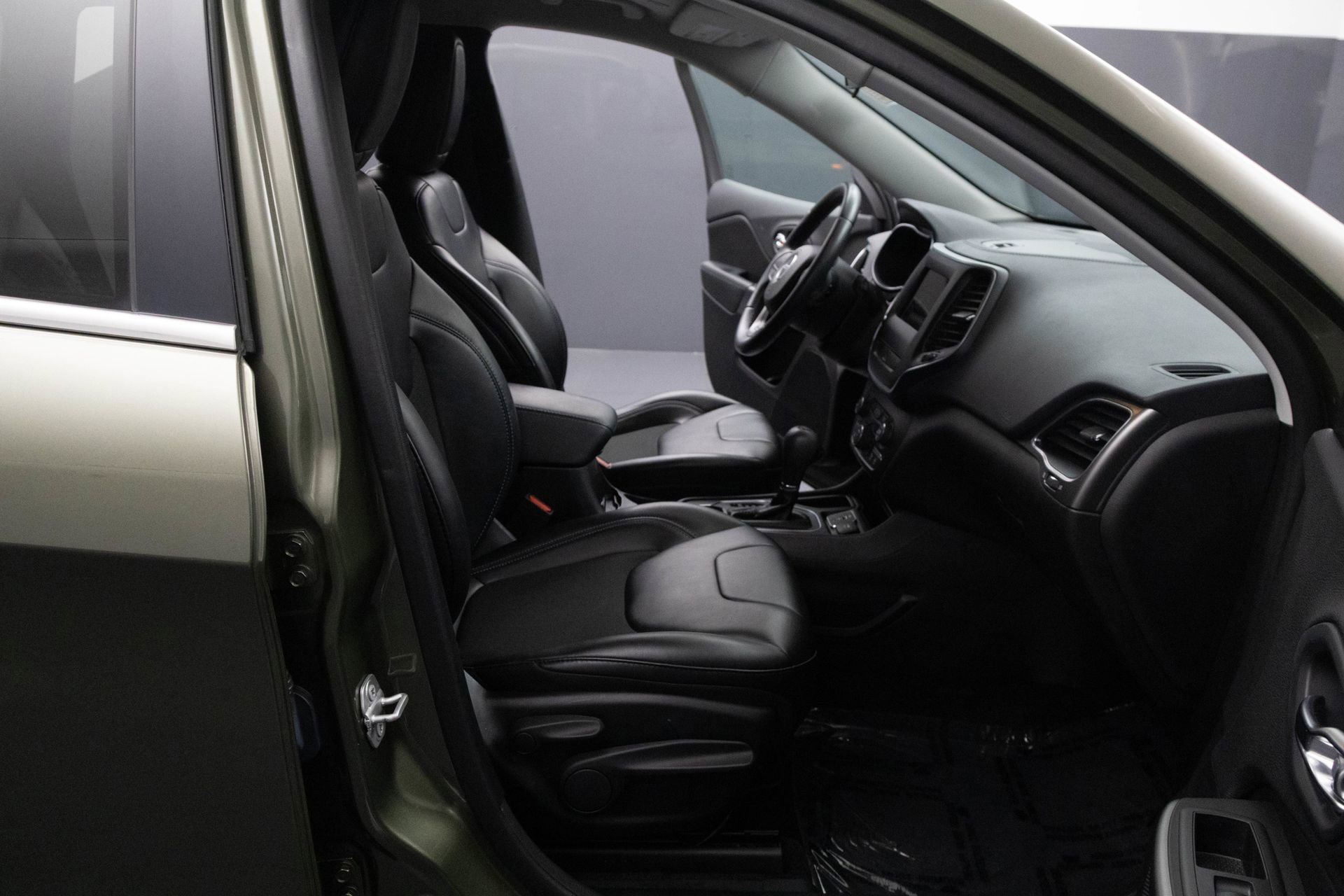 Used 2019 Jeep Cherokee Latitude Plus image 38