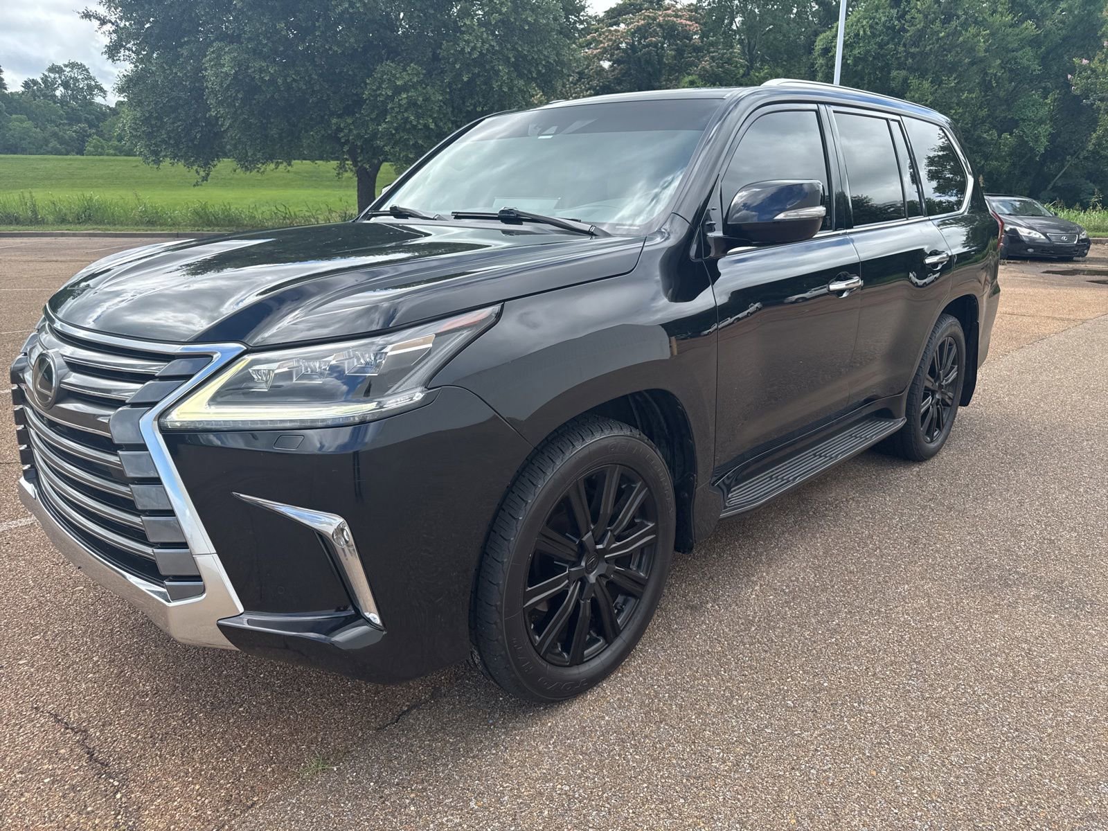 Used 2017 Lexus LX 570 4WD image 3