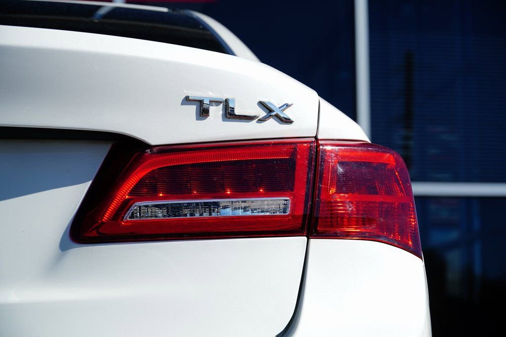 Used 2018 Acura TLX w/ Technology Package FWD image 9