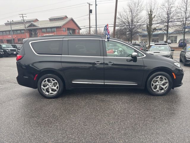 Used 2023 Chrysler Pacifica Limited image 36