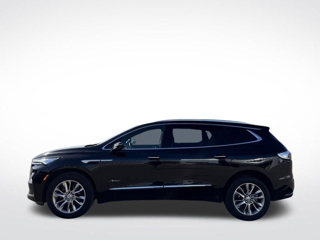 Used 2023 Buick Enclave Avenir image 9