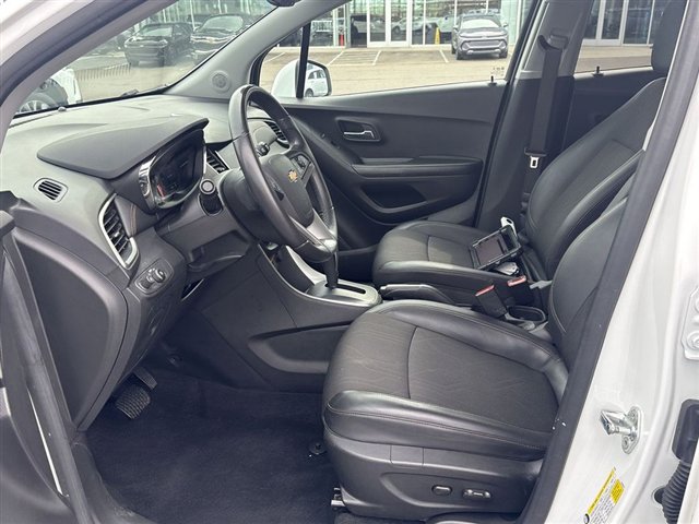 Certified 2022 Chevrolet Trax LT w/ LT Convenience Package image 18