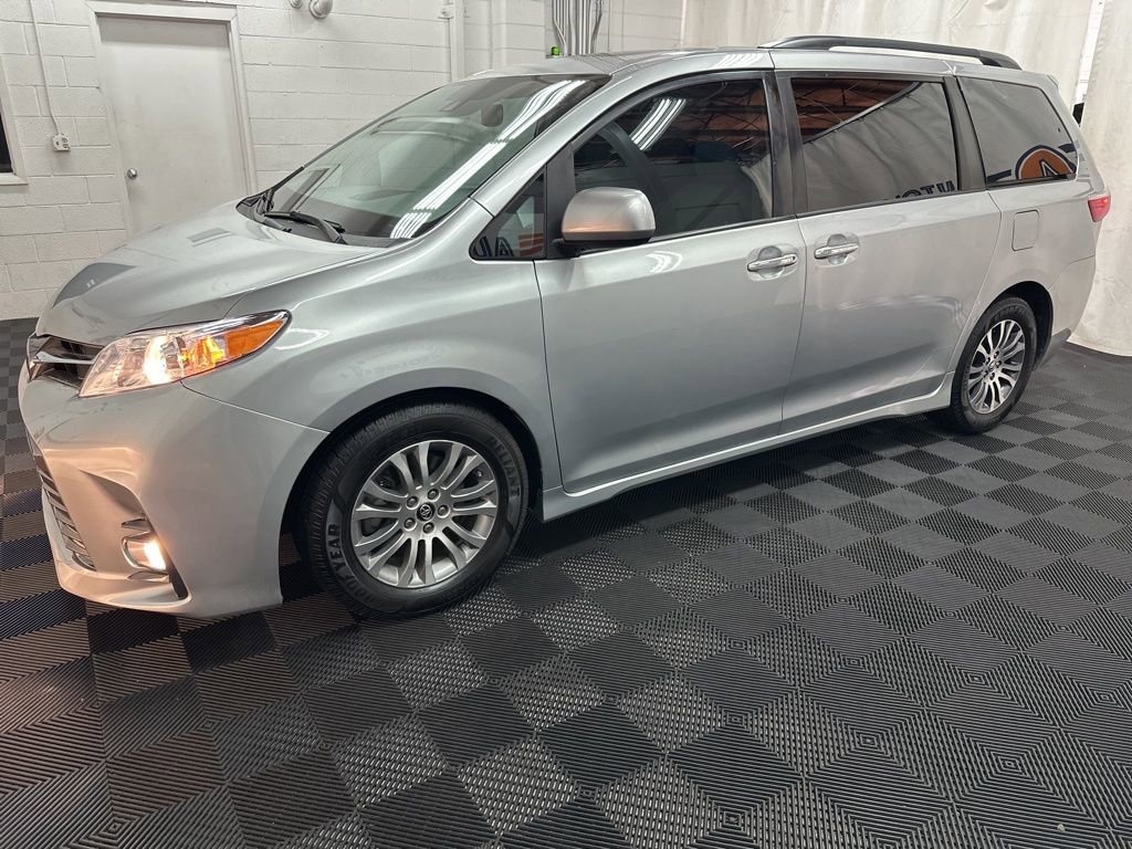 Used 2019 Toyota Sienna XLE FWD image 5