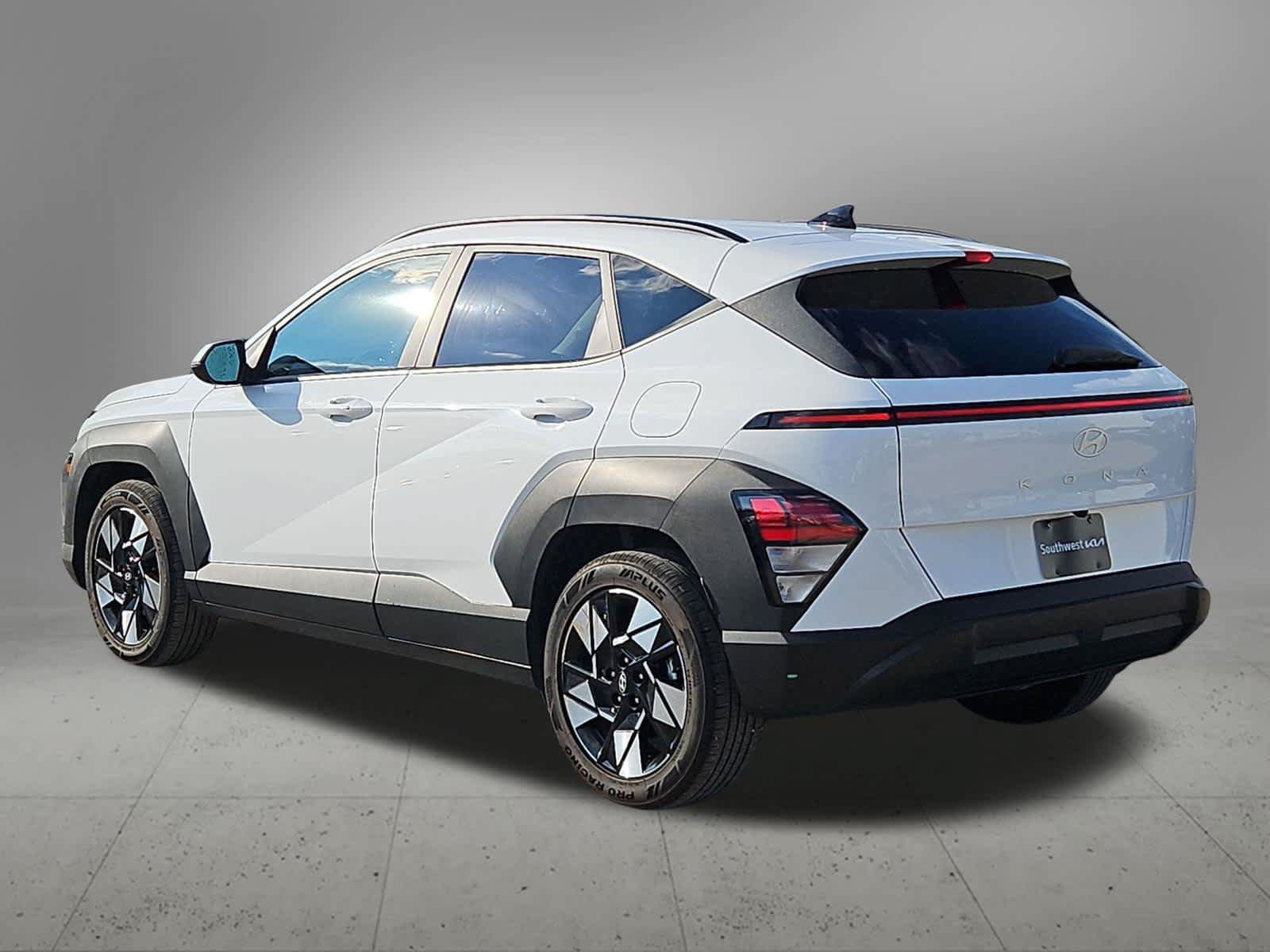 Used 2024 Hyundai Kona SEL FWD image 4