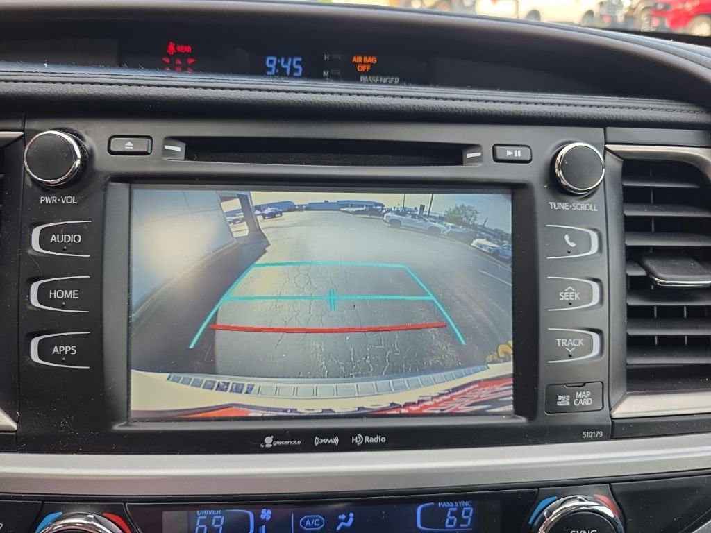 Used 2017 Toyota Highlander XLE image 24