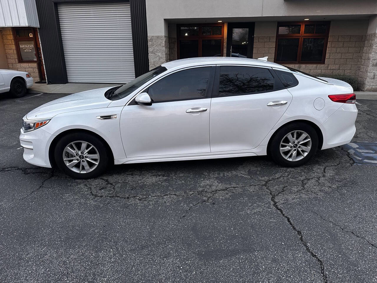 Used 2016 Kia Optima LX image 2