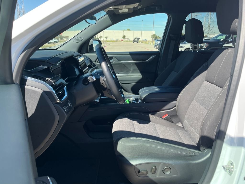 Used 2025 GMC Acadia Elevation image 12